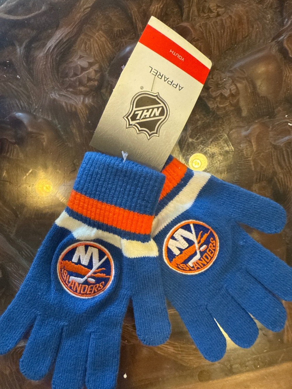 Islanders glove
